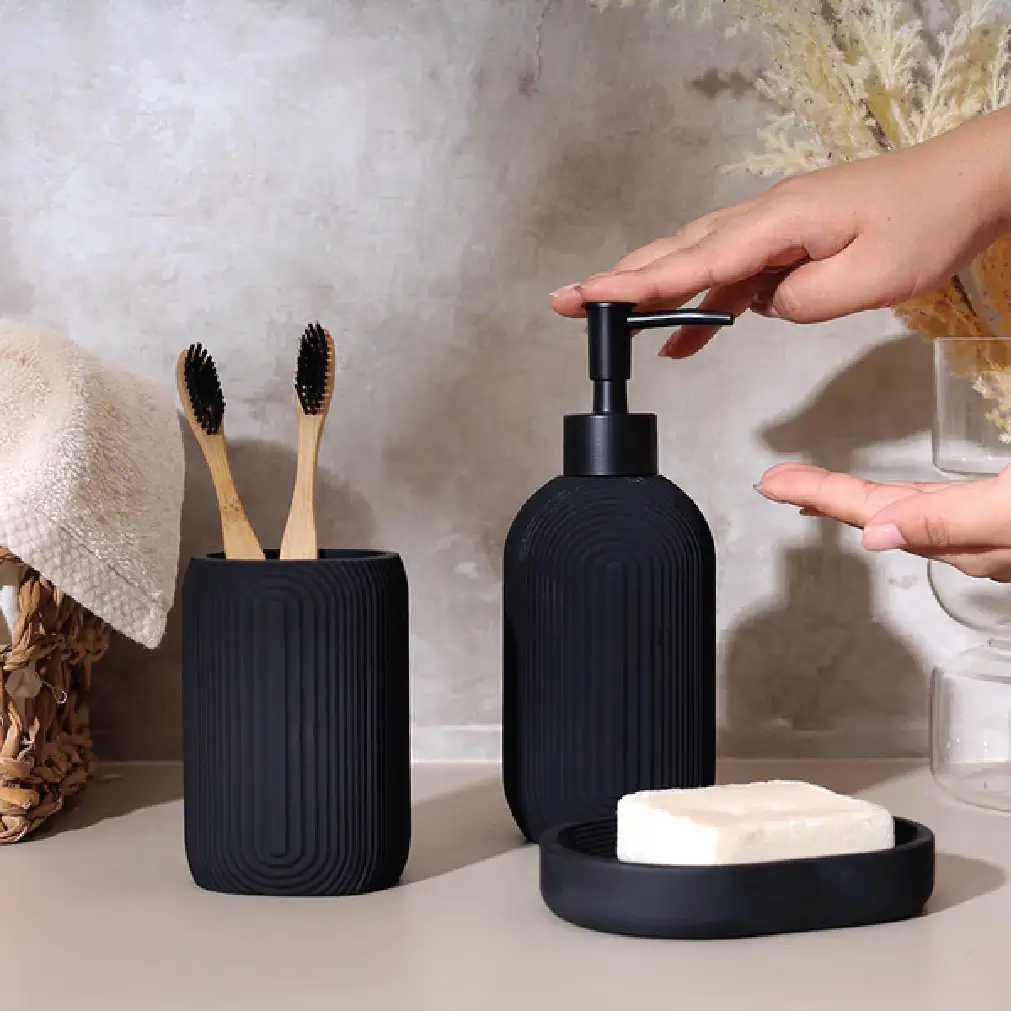 Brim 3-piece Bathroom Set – Black thumbnail 2